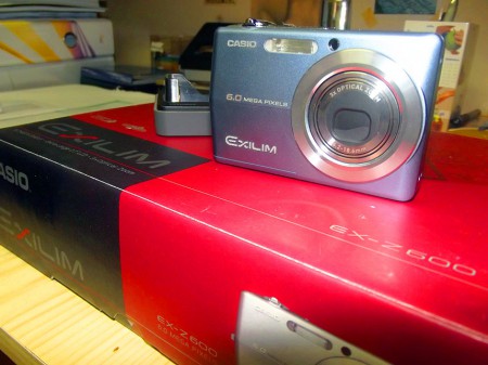 Câmera digital CASIO Exilim EX-Z600